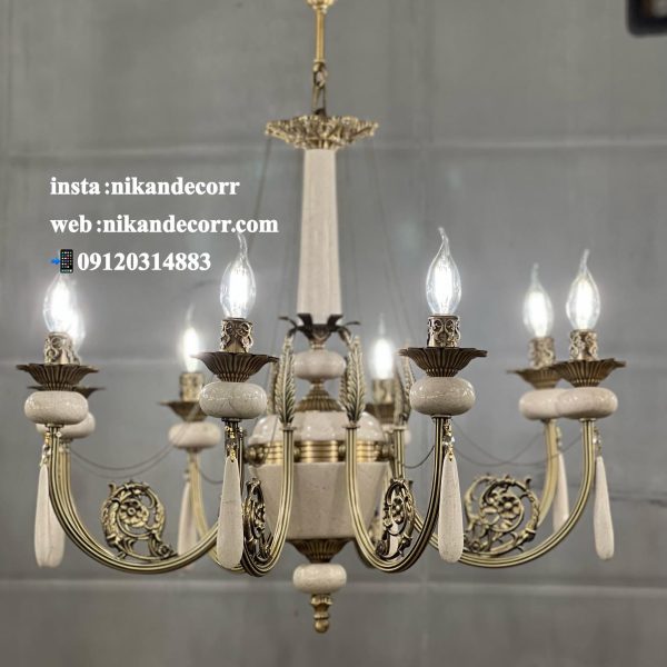 لوستر 8 شاخه برنجی با سنگ طبیعی کرم نیکان دکور