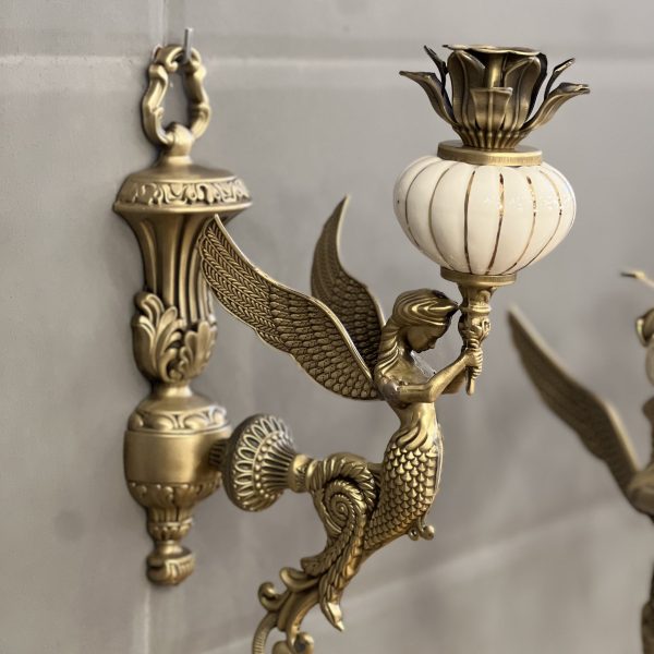 دیوارکوب فرشته برنجی با سرامیک سفید شمعی نیکان دکور